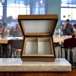 Decatur Industries Vintage Walnut Wood Humidor Box Tobacco Storage Case Used VG